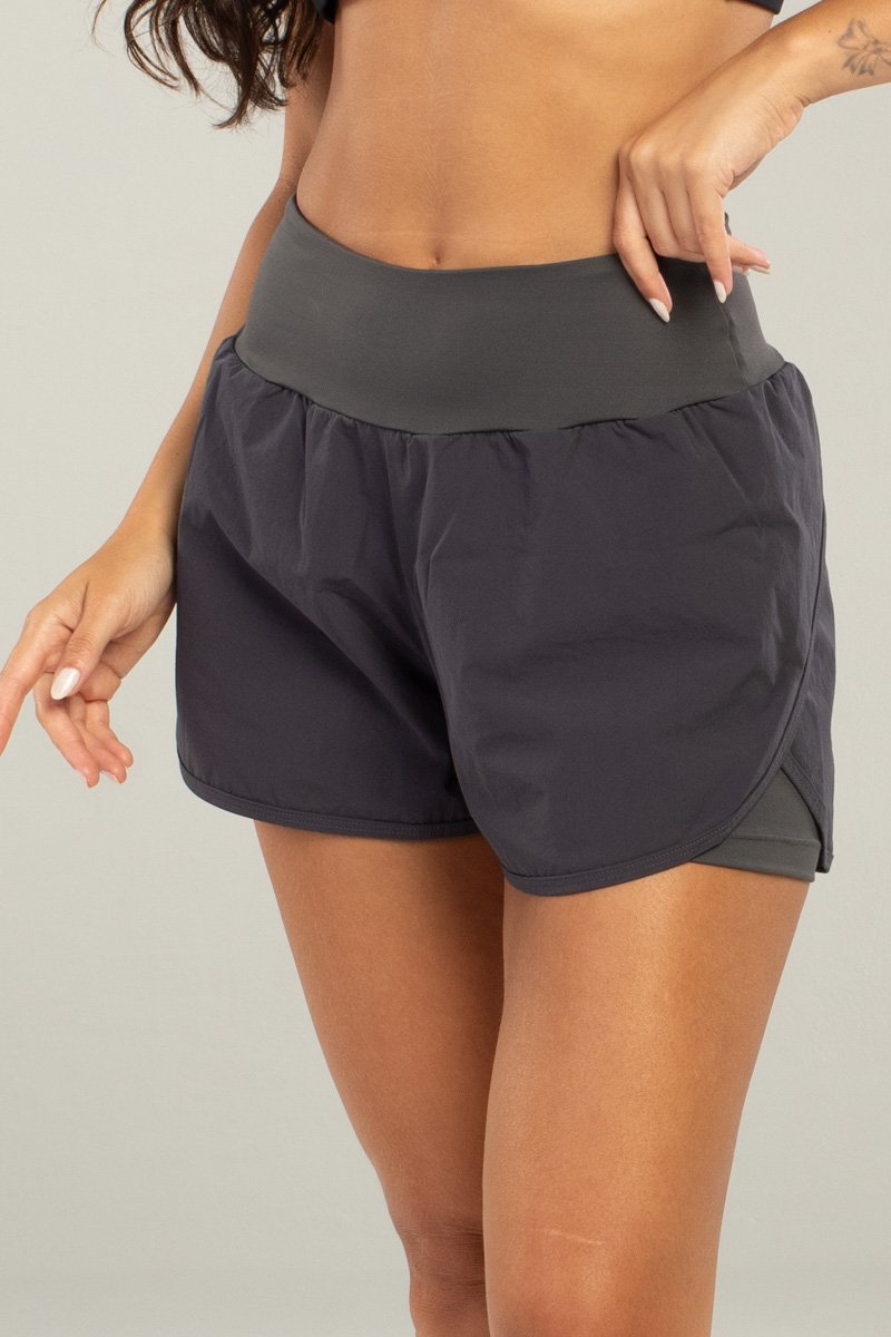 Shorts Sobreposto Clareza Cinza Chumbo Top Model